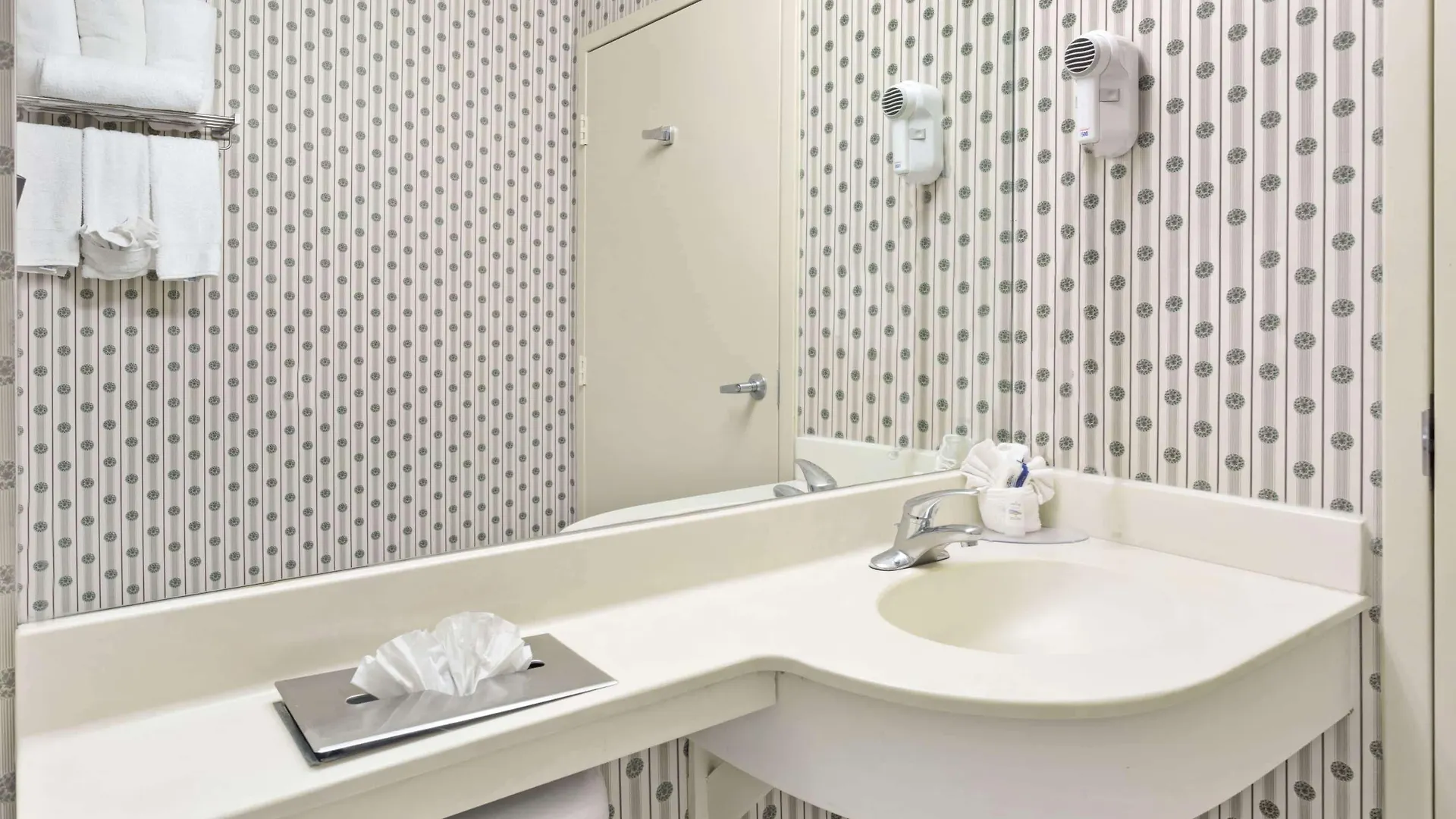 Microtel Inn & Suites By Wyndham Denver Airport 2*,